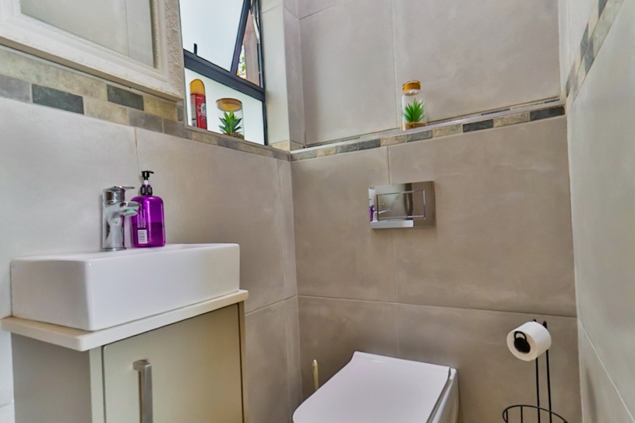 4 Bedroom Property for Sale in The Coves North West